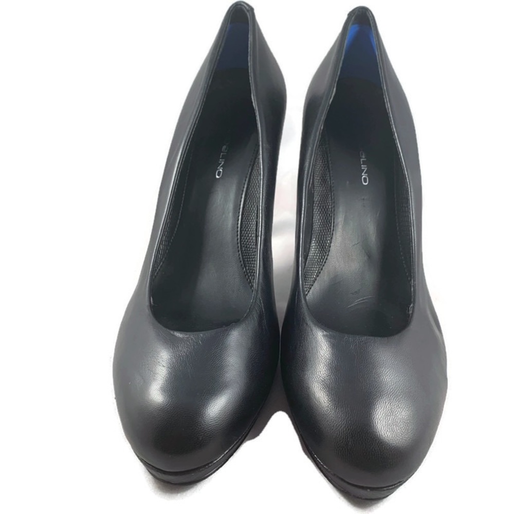 Bandolino black leather heels